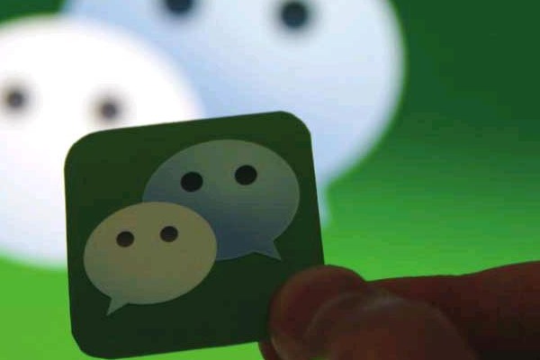 微信朋友圈假定位的软件叫什么？